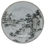 Raro prato raso em porcelana chinesa da Companhia das Índias com decoração em 