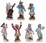 Conjunto de sete musicistas animais em porcelanaalemã Meissen ricamente policromada, cada qual comseu instrumento. Séc. XVIII / XIX. Alt. do maior 13 cm