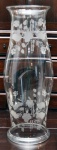 Donzela em cristal expandido à meia altura e lavrado com guirlandas fosqueadas. Alt. 57,5 cm