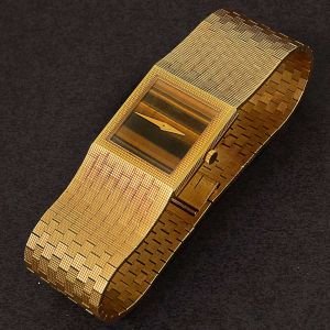<b>Relógio de pulso, marca PIAGET</b>, modelo Tiger Eye Dial. Mostrador de olho de tigre. Movimento automático, material da caixa e bracelete em ouro amarelo.