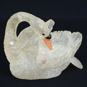 Antigo<b> cisne </b>em cristal de rocha. Alt. 15,5 cm; Compr. 21 cm