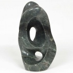 <b>BIÉ</b><br>Sem Título<br>Escultura em pedra sabão<br>Ass., situado e datado Ouro Preto 1981, na base<br>Alt. 36,5 cm